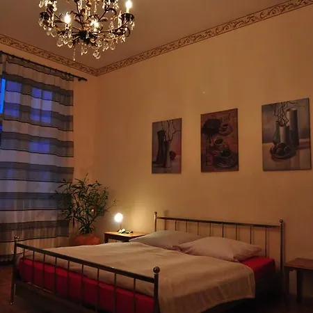 夏洛滕库当大街公寓 *